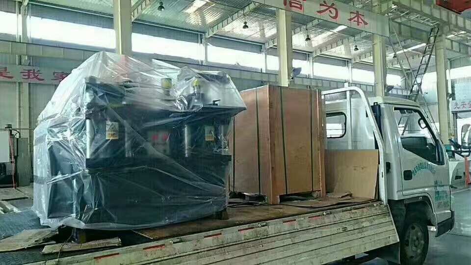 湖北省荆门市客户订购的数控母排加工机已装车准备出发
