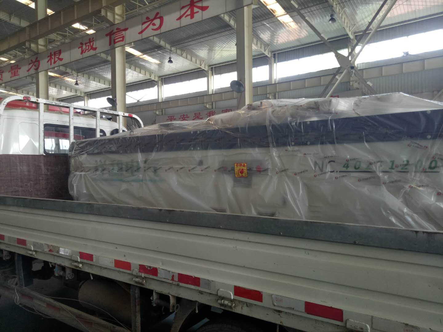 湖北宜昌客户订购的40Z-2000数控母线折弯机已装车发货