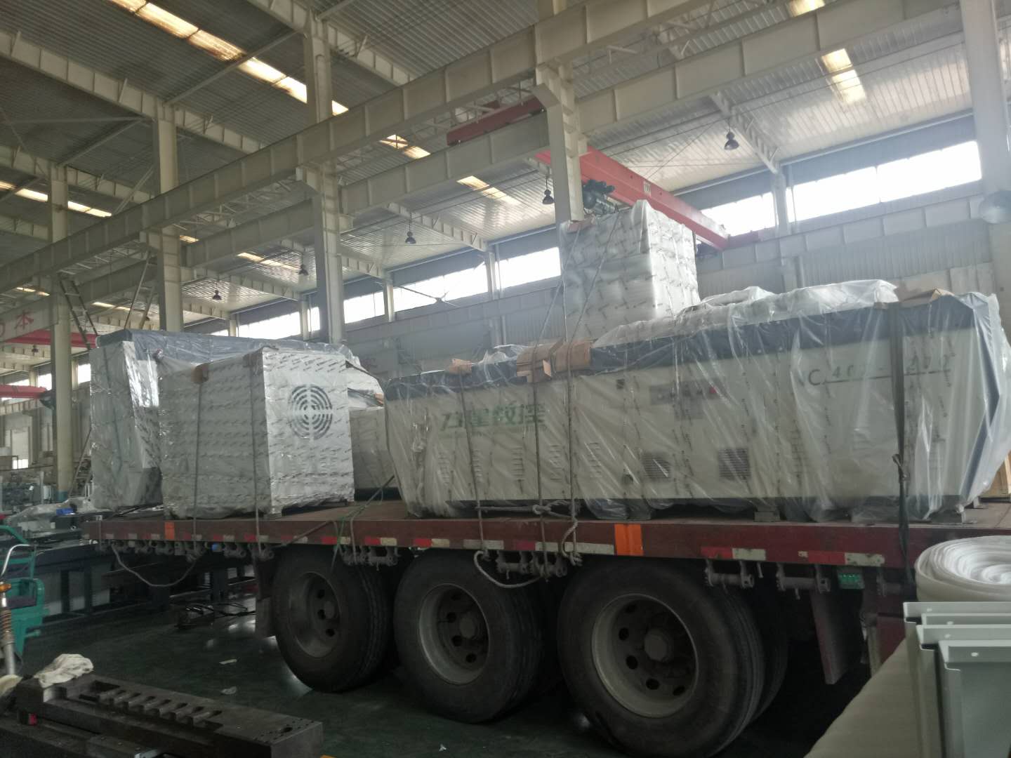 发往江西赣州的数控母线折弯机昨日已顺利发货