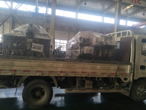 发往东莞和新疆喀什的数控铜排加工机已分别装车出发
