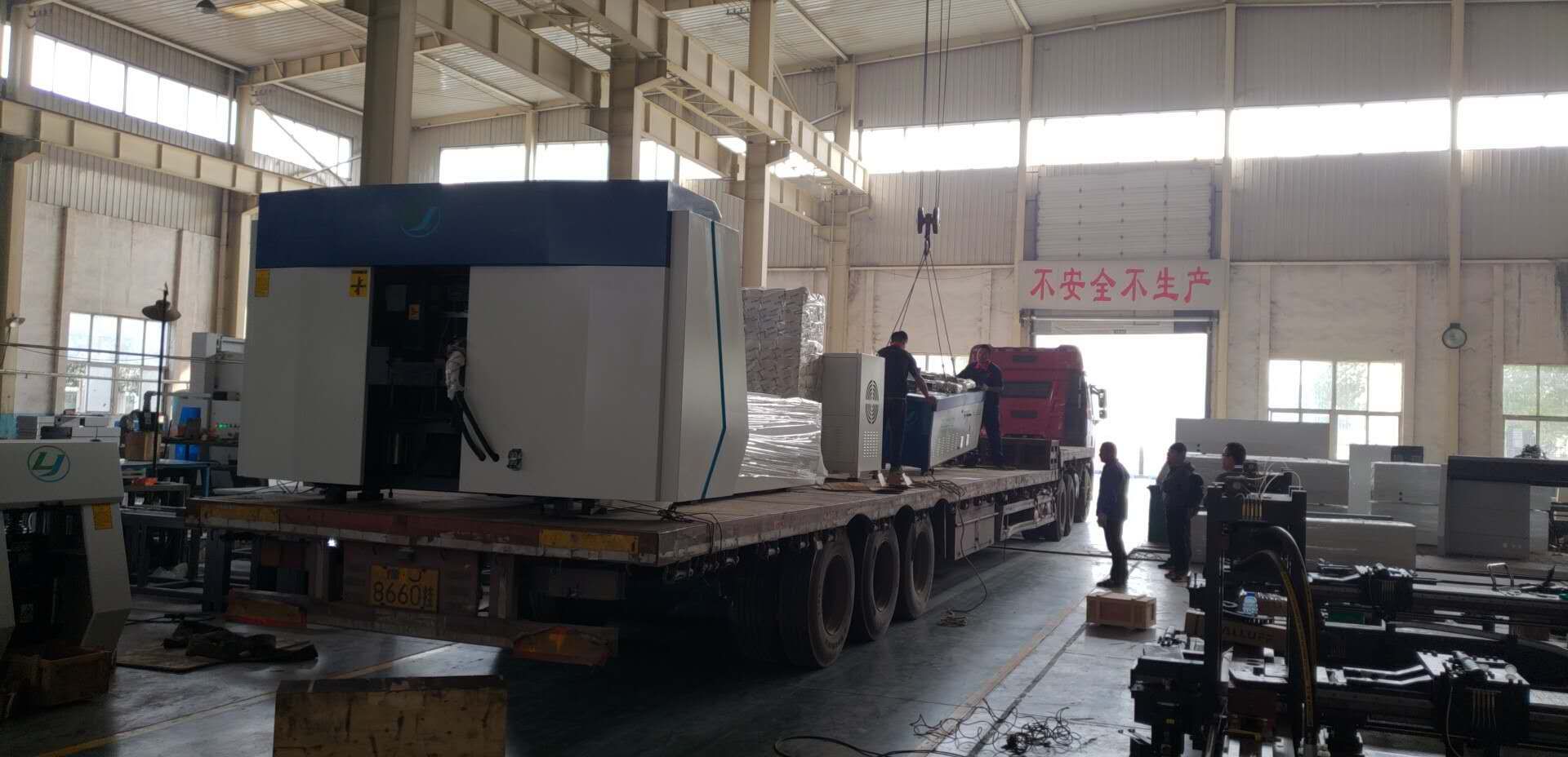 发往河南郑州的数控母线冲剪机已装车完毕发货