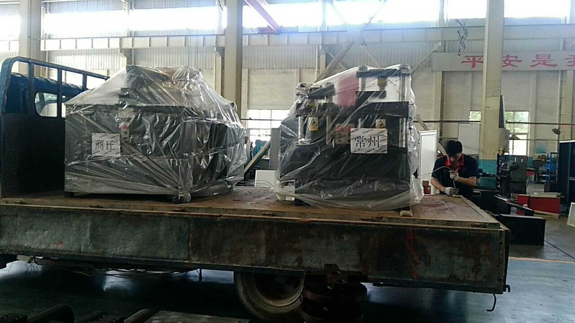 江苏省常州市客户订购的数控铜排加工机已装车发货