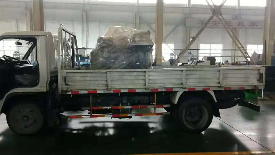 发往江苏省泰州市的数控铜排加工机已出发