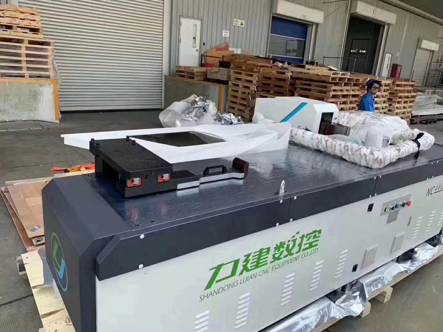 发往印度的数控母线折弯机已到货