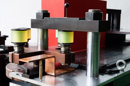 三合一母线加工机冲孔单元使用方法——力建数控