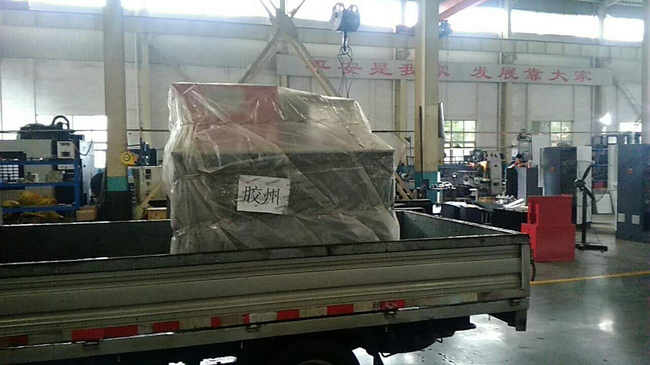 发往山东青岛胶州的数控母排加工机已顺利发货