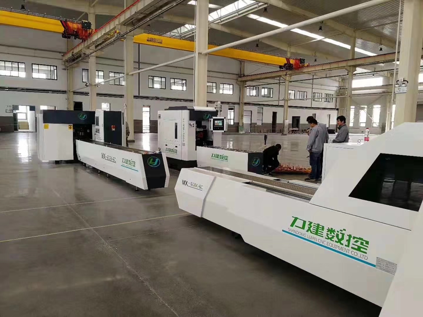 江苏镇江客户订购的两台数控母线冲剪机和数控铣角机 江苏镇江客户订购的两台数控母线冲剪机和数控铣角机