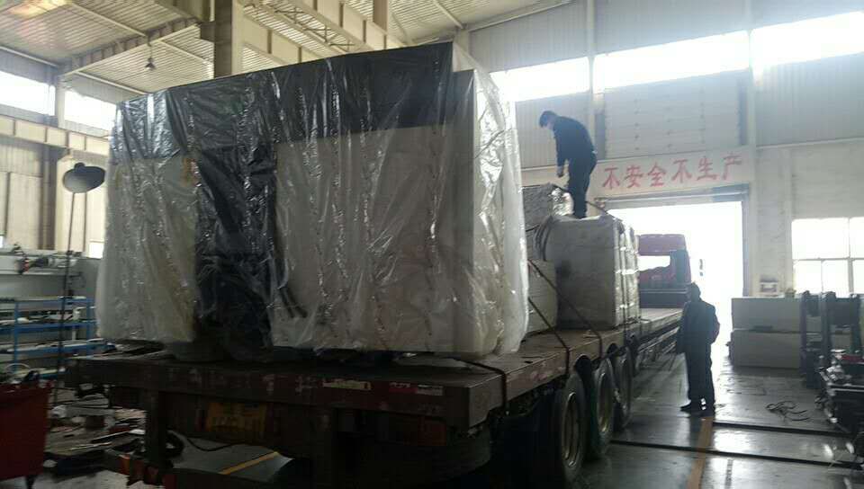 山东泰安客户订购的数控母线冲剪机装车完毕准备出发 山东泰安客户订购的数控母线冲剪机装车完毕准备出发