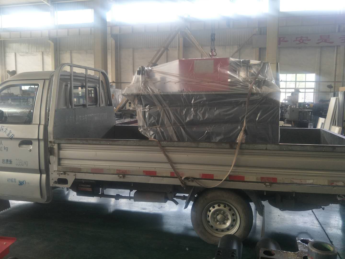 湖北武汉客户订购的数控铜排加工机昨天已顺利出发