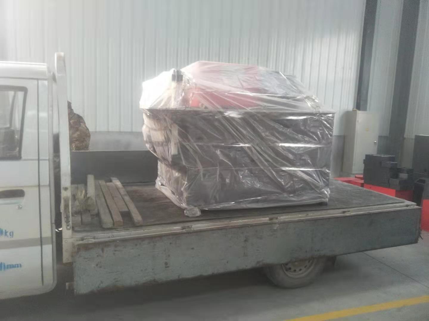 发往四川达州的数控铜排加工机已顺利发货